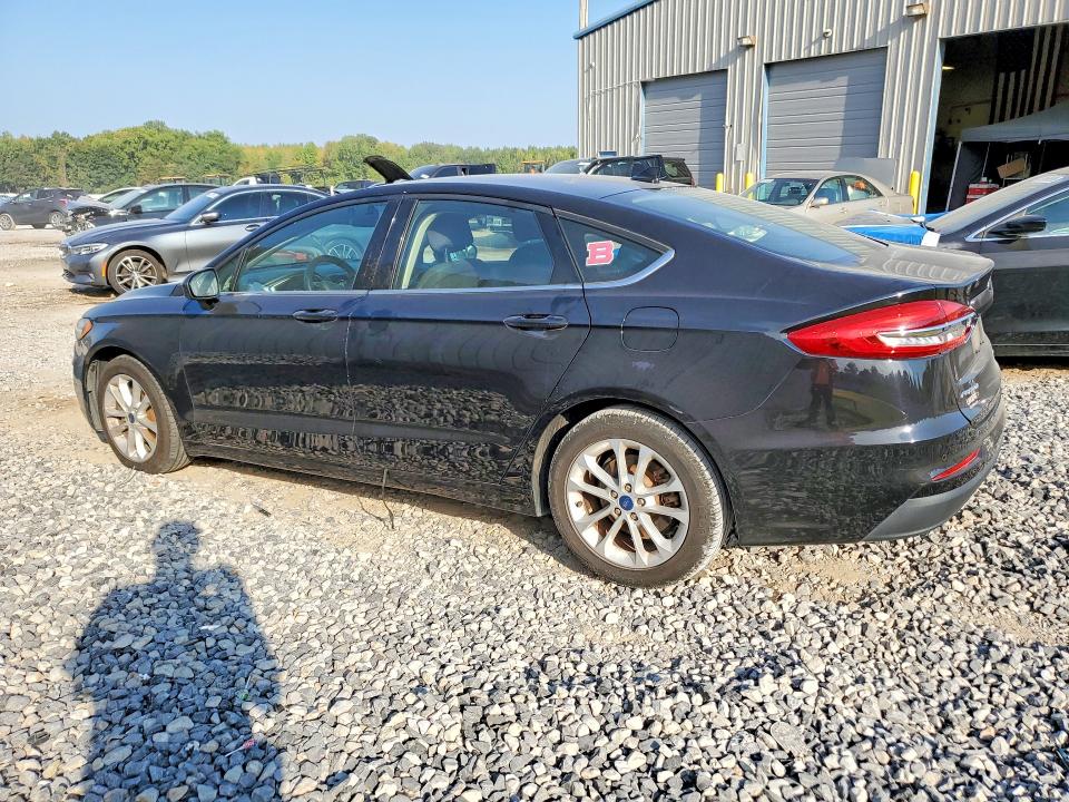Photo 2 from auction – 2019 FORD FUSION with VIN 3FA6P0HD5KR111827
