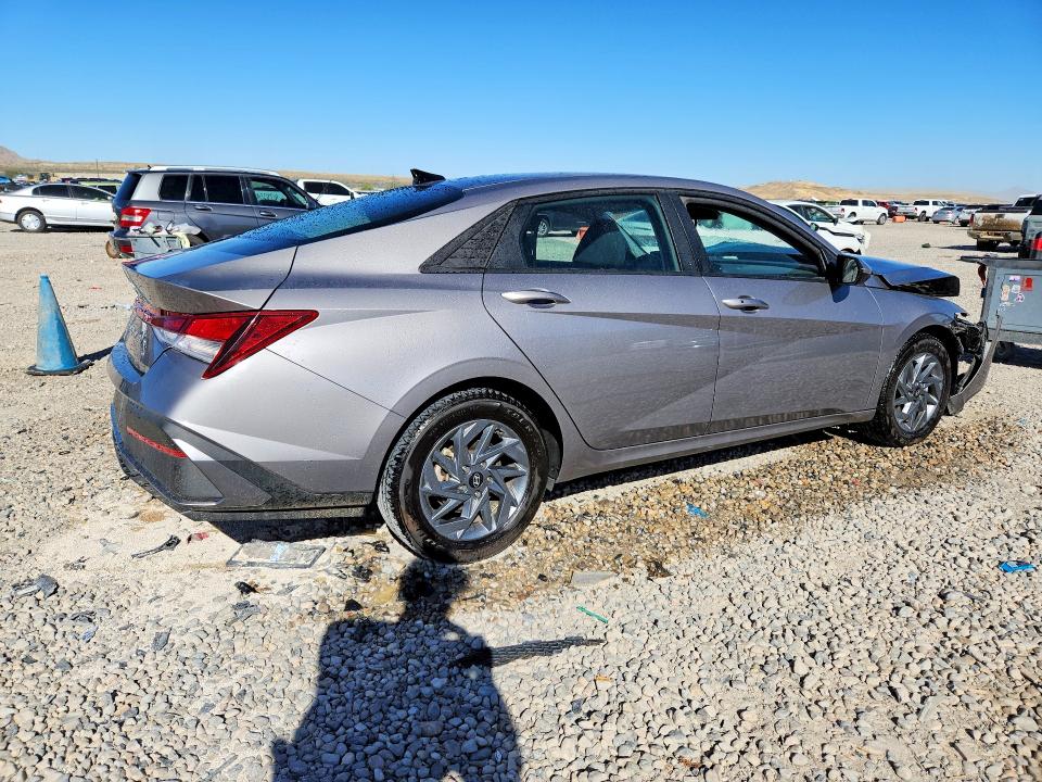 Снимка 3 от търг – 2024 HYUNDAI ELANTRA с VIN KMHLM4DG6RU743182