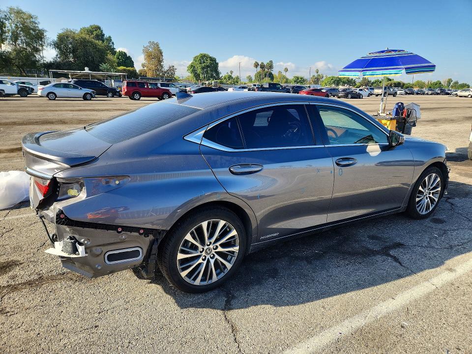 Foto 3 de la subasta – 2019 LEXUS ES con VIN JTHB21B18K2004995