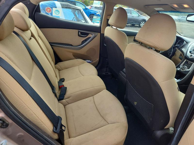 Снимка 10 от търг – 2012 HYUNDAI ELANTRA с VIN 5NPDH4AE9CH146643