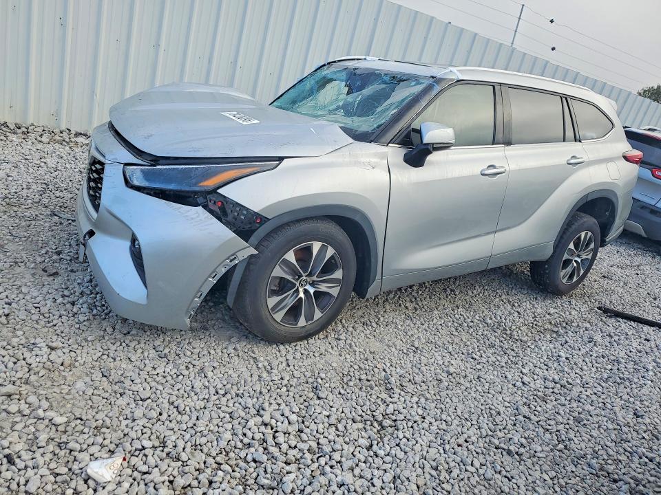 TOYOTA HIGHLANDER 2022 с VIN 5TDGZRAH1NS539907 - Снимка от търг