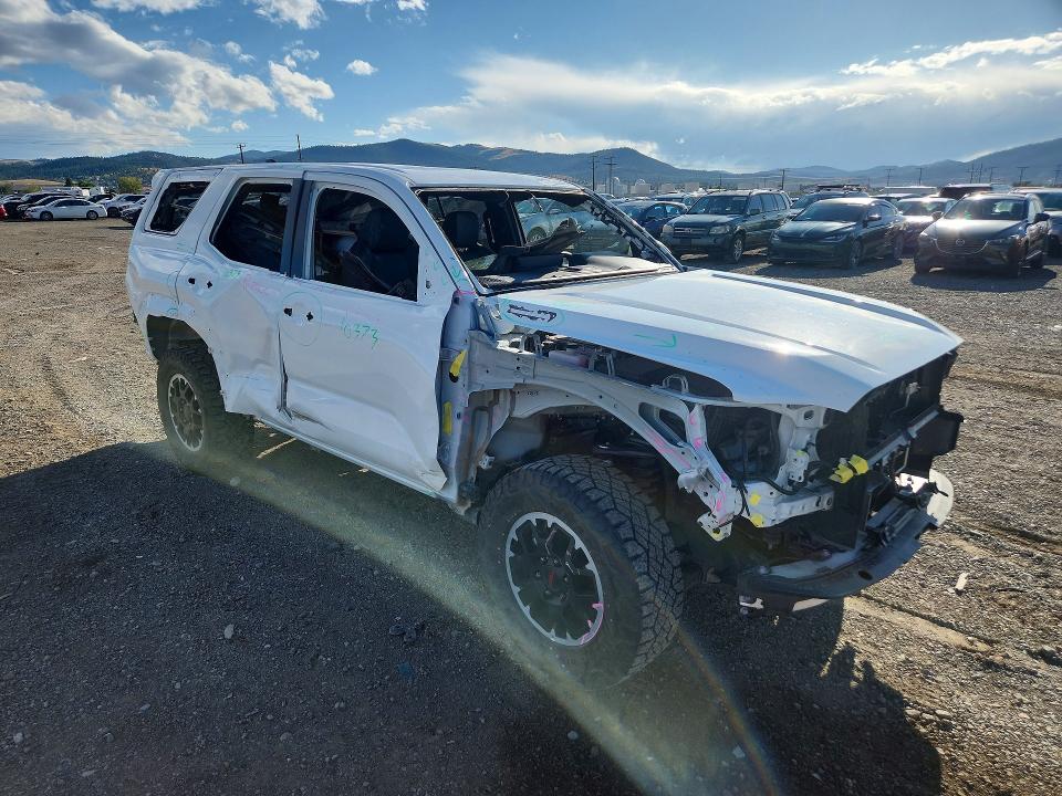 Photo 4 from auction – 2026 TOYOTA 4RUNNER with VIN JTEVB5BR2T5027714