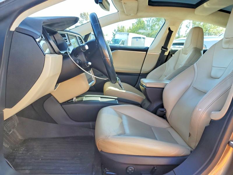 Foto 7 de la subasta – 2015 TESLA MODEL S con VIN 5YJSA1H28FF095144