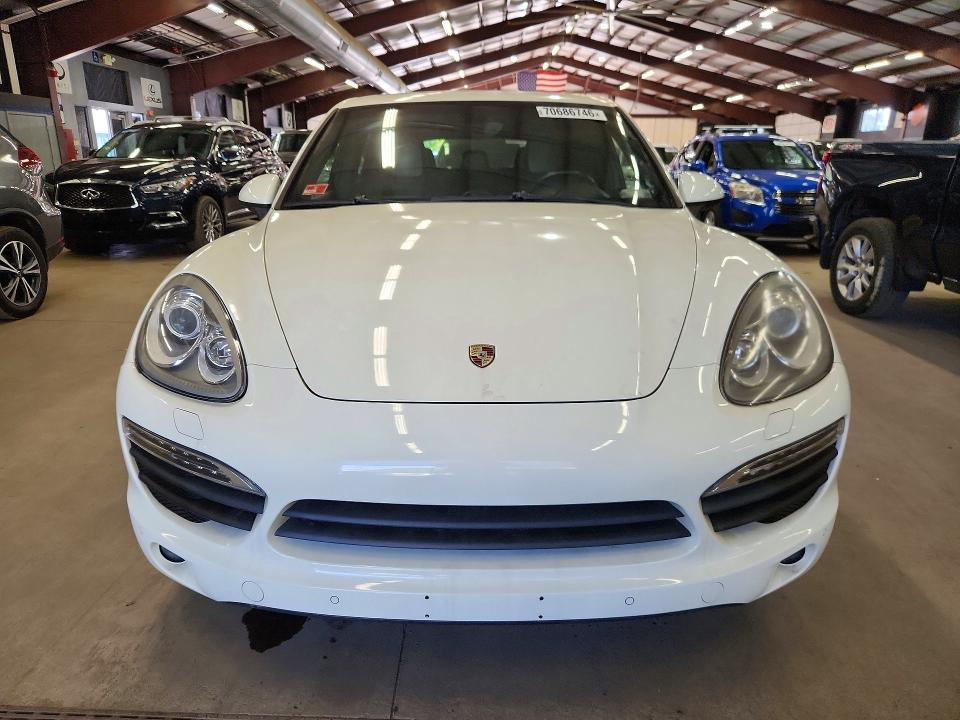 صورة رقم 5 من المزاد - 2012 PORSCHE CAYENNE مع VIN WP1AB2A23CLA44859