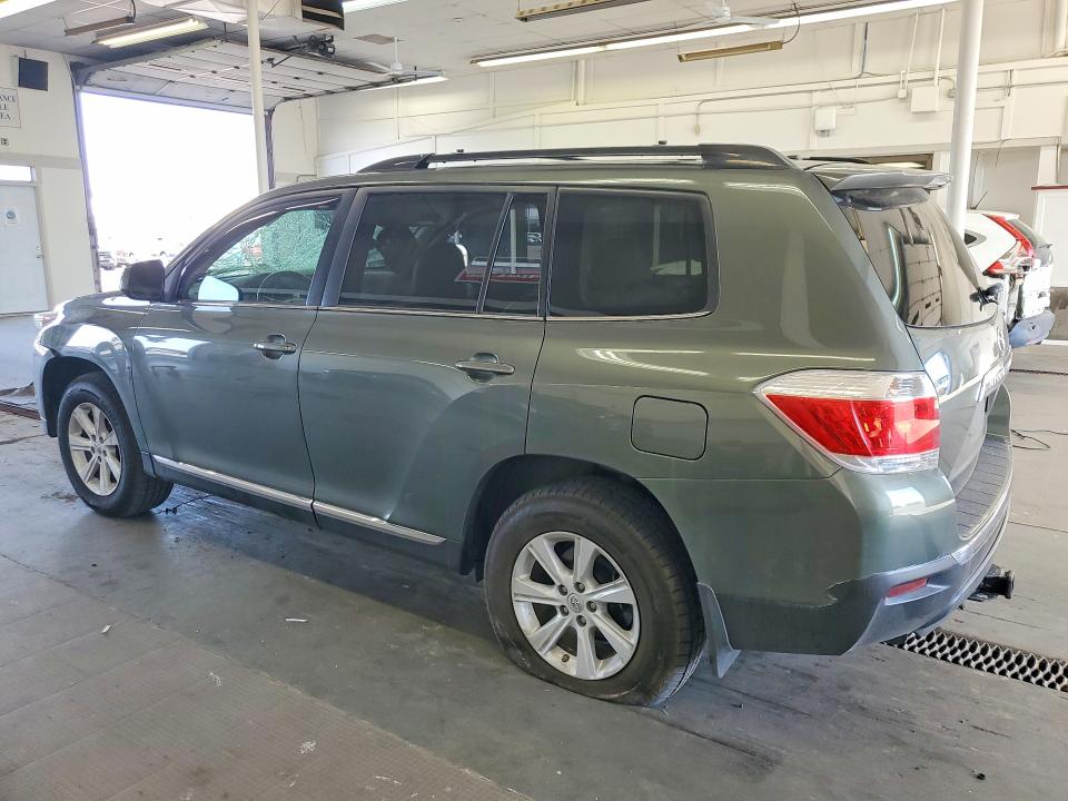 Photo 2 from auction – 2013 TOYOTA HIGHLANDER with VIN 5TDBK3EH1DS239403