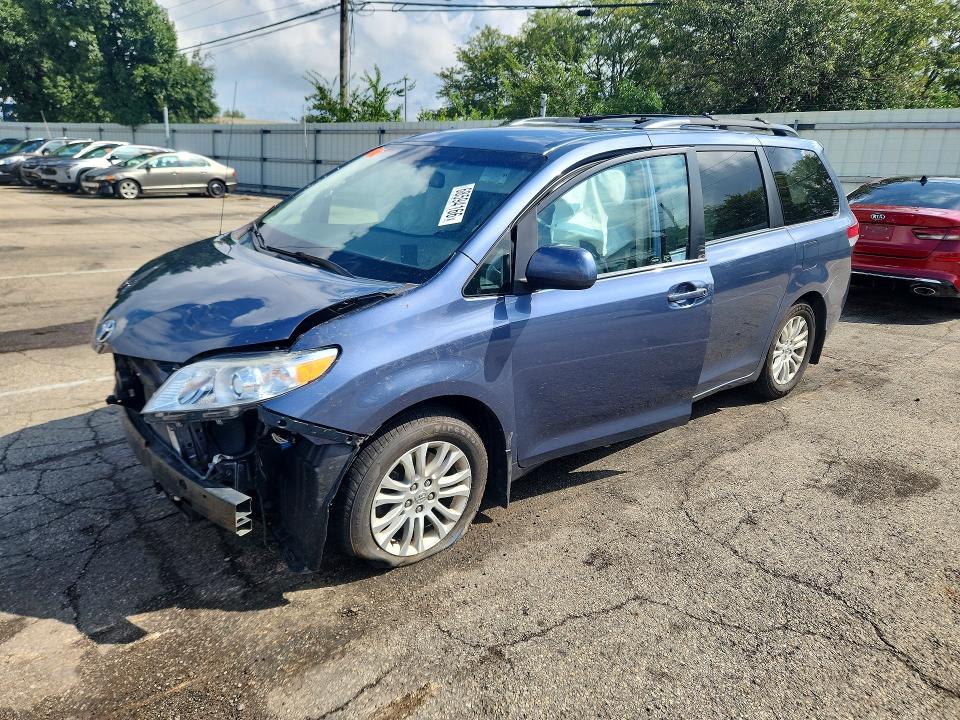 2014 TOYOTA SIENNA - Търг №68594166