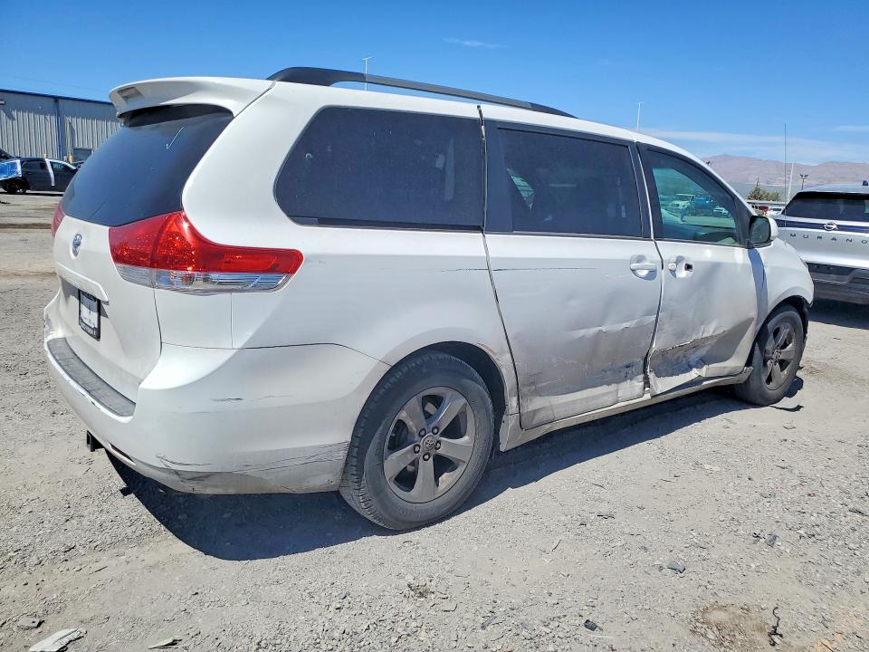 Foto 3 de la subasta – 2012 TOYOTA SIENNA con VIN 5TDKK3DCXCS229568