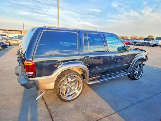 Photo 3 from auction – 2000 FORD EXPLORER with VIN 1FMZU63E0YZA92042