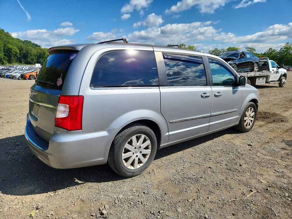 Photo 3 from auction – 2015 CHRYSLER TOWN & COUNTRY with VIN 2C4RC1BG0FR562512