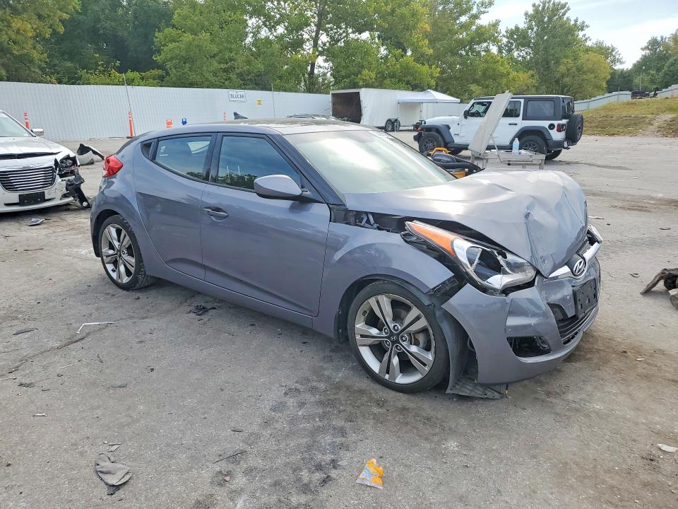 Photo 4 from auction – 2017 HYUNDAI VELOSTER with VIN KMHTC6AD2HU320784