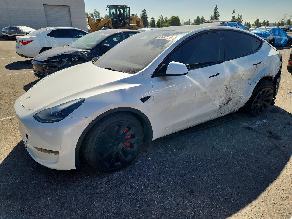 TESLA MODEL Y 2021 con VIN 7SAYGDED8RF008883 - Foto de la subasta