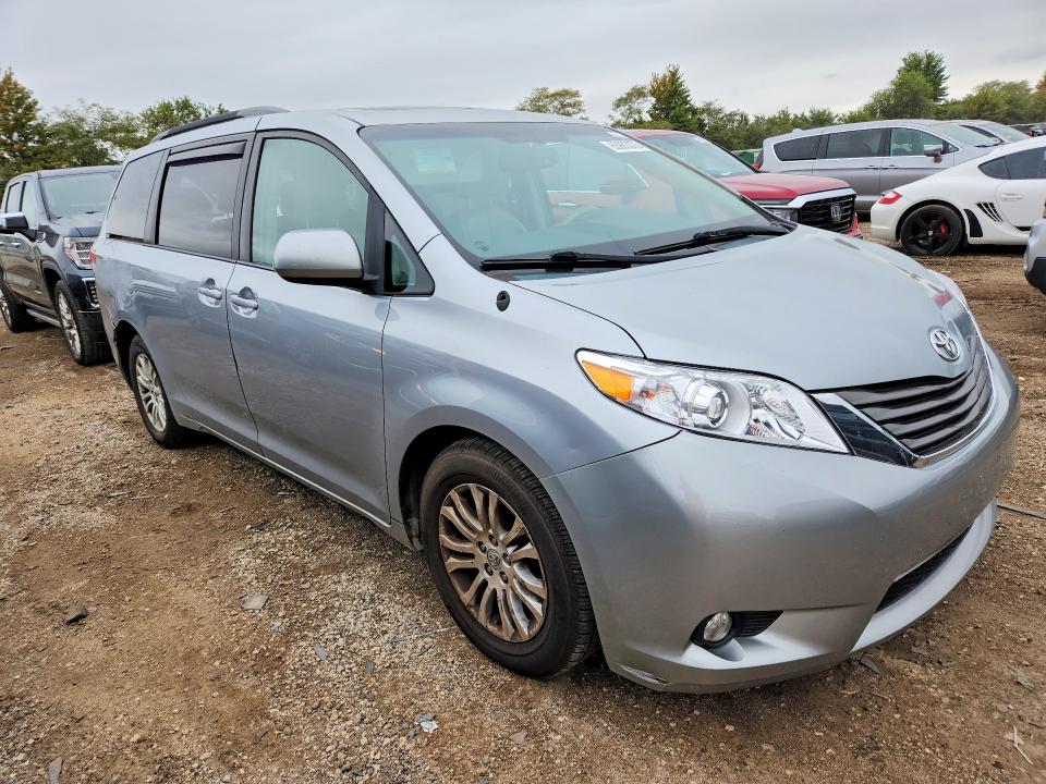 Photo 4 from auction – 2014 TOYOTA SIENNA with VIN 5TDYK3DCXES523937