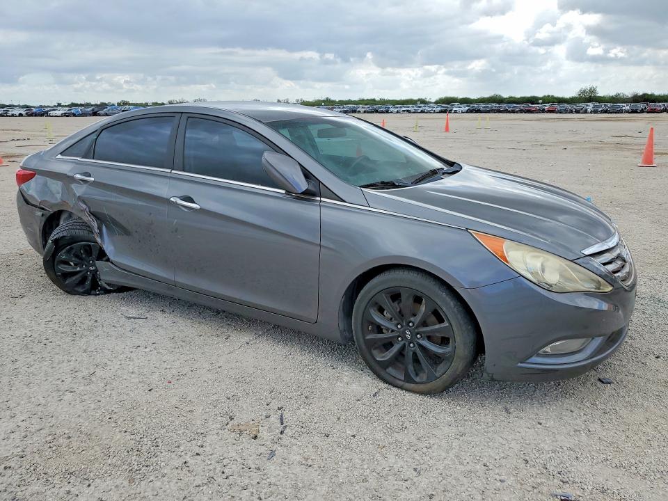 Photo 4 from auction – 2011 HYUNDAI SONATA with VIN 5NPEC4AC9BH106630