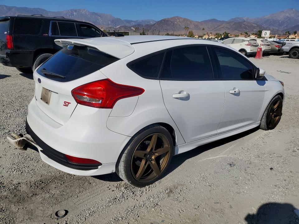 Photo 3 from auction – 2016 FORD FOCUS with VIN 1FADP3L96GL405688