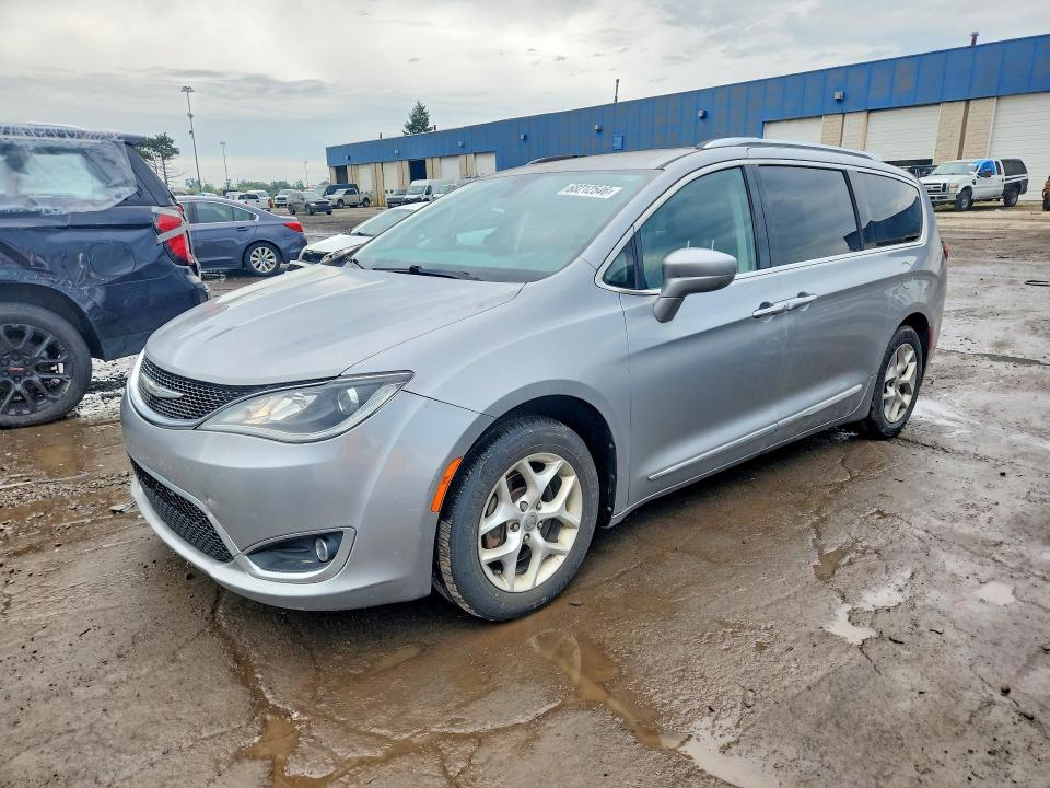 CHRYSLER PACIFICA 2017 with VIN 2C4RC1EG3HR508541 - Photo from auction