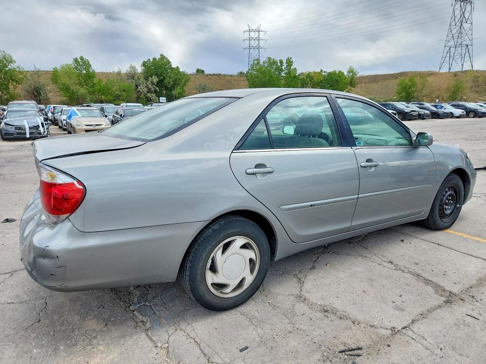 Photo 3 from auction – 2005 TOYOTA CAMRY with VIN 4T1BE32KX5U511754