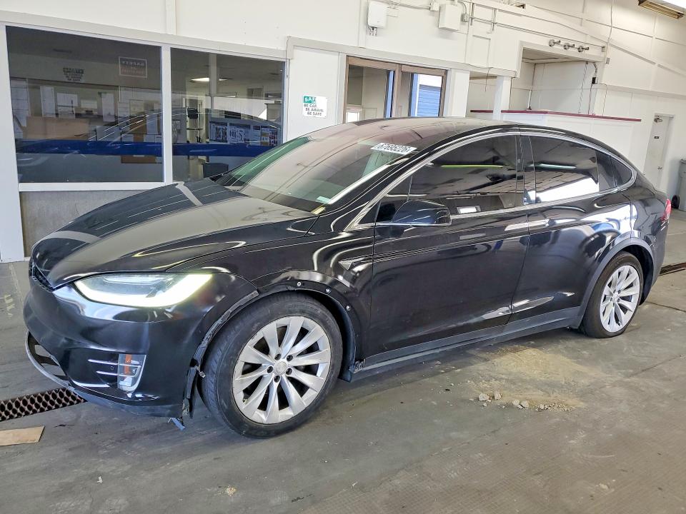 TESLA MODEL X 2017 with VIN 5YJXCBE2XHF049392 - Photo from auction
