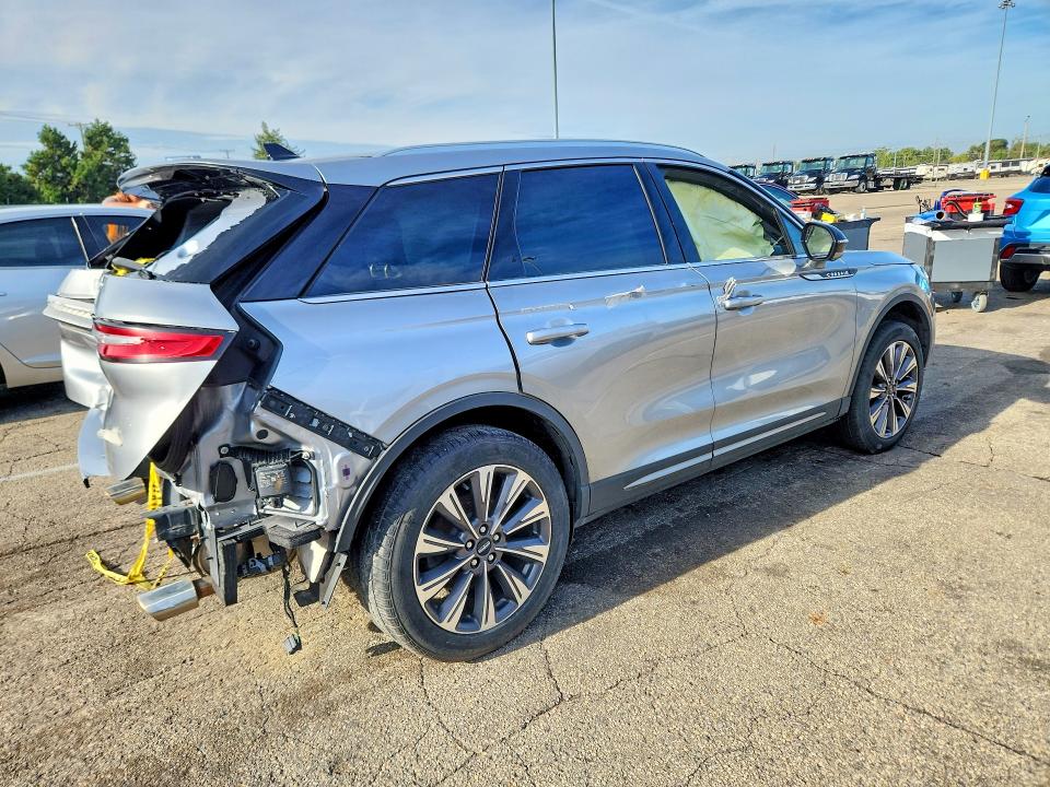 Photo 3 from auction – 2021 LINCOLN CORSAIR with VIN 5LMCJ2D97MUL00379
