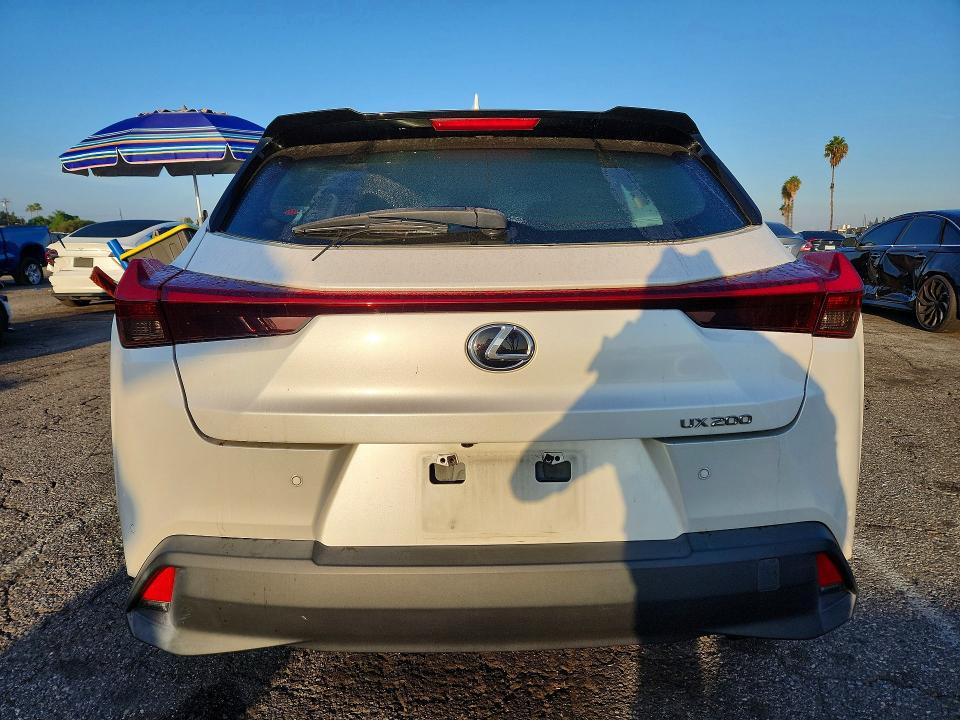 Photo 6 from auction – 2021 LEXUS UX with VIN JTHX3JBH6M2040378