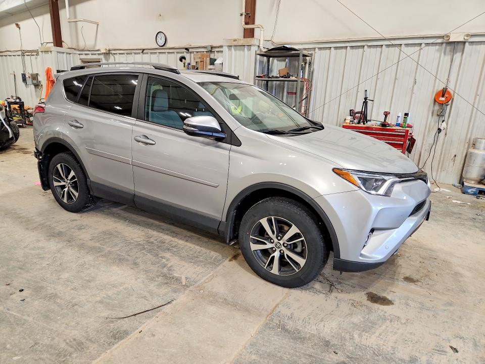Photo 4 from auction – 2017 TOYOTA RAV4 with VIN 2T3RFREVXHW559528