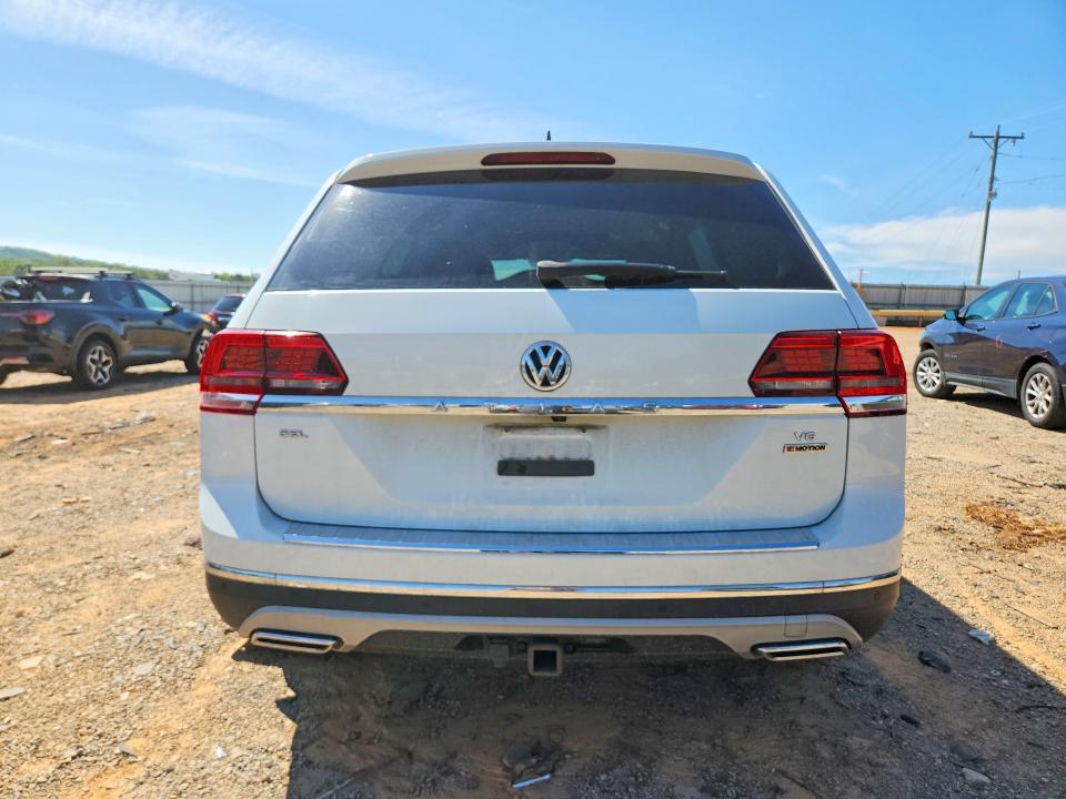 Photo 6 from auction – 2018 VOLKSWAGEN ATLAS with VIN 1V2NR2CA0JC575581