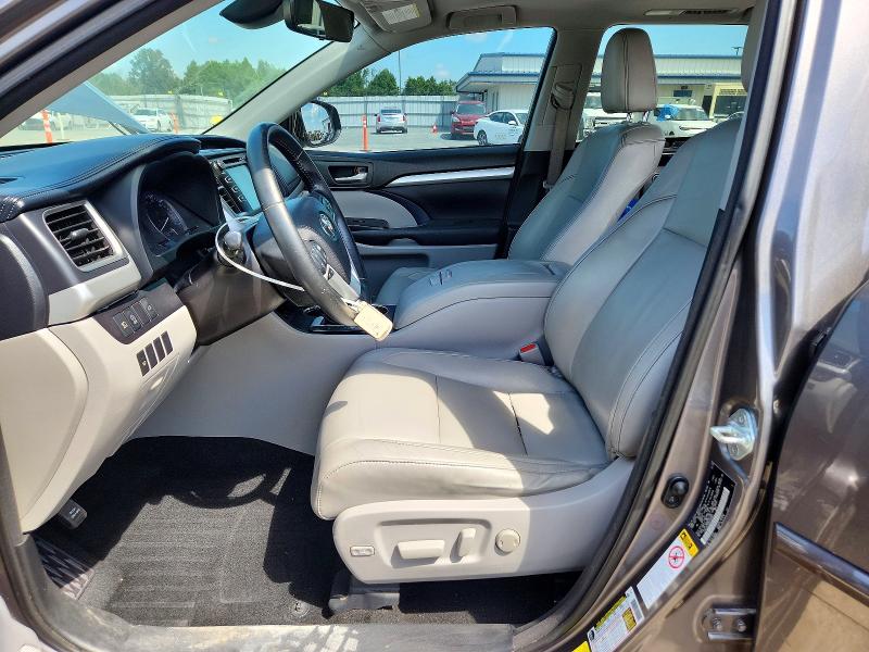 Photo 7 from auction – 2017 TOYOTA HIGHLANDER with VIN 5TDJZRFH9HS369847