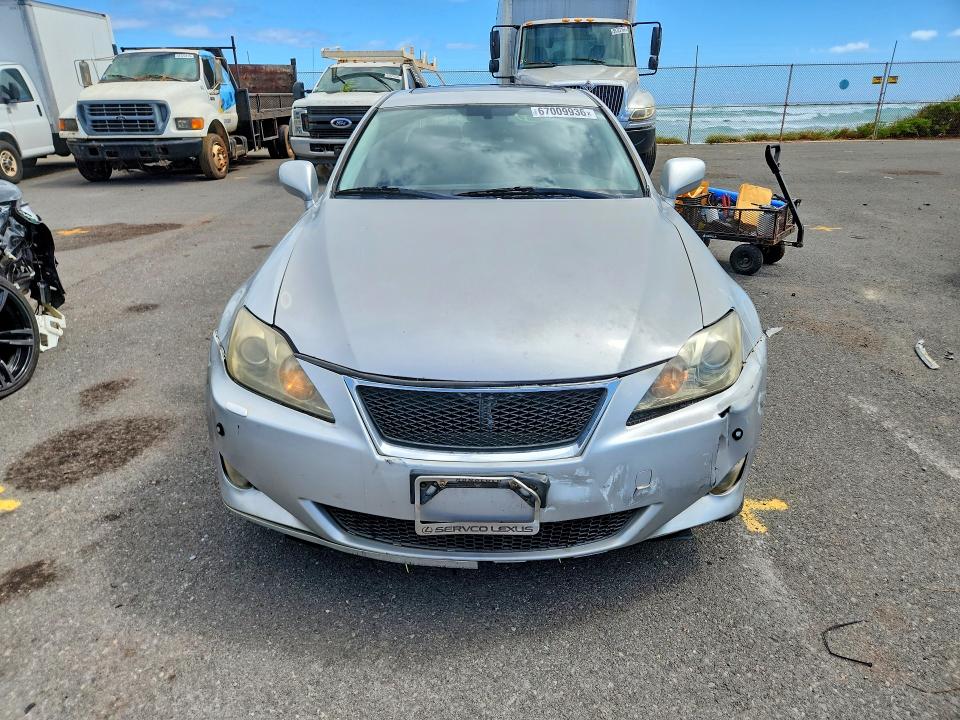 Photo 5 from auction – 2006 LEXUS IS with VIN JTHBE262X65003951
