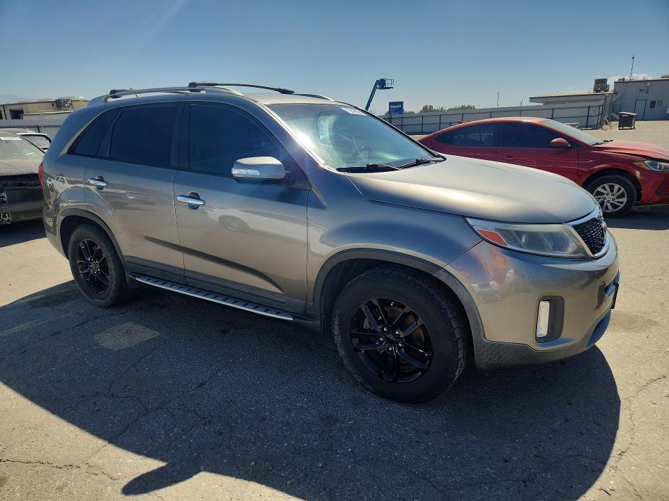 Photo 4 from auction – 2014 KIA SORENTO with VIN 5XYKT4A78EG514313