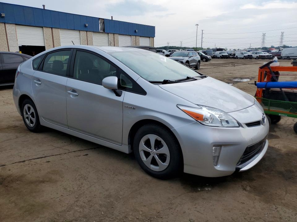 Снимка 4 от търг – 2015 TOYOTA PRIUS с VIN JTDKN3DU4F1997676