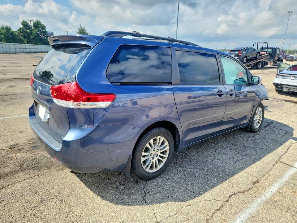 Photo 3 from auction – 2014 TOYOTA SIENNA with VIN 5TDYK3DC0ES502157