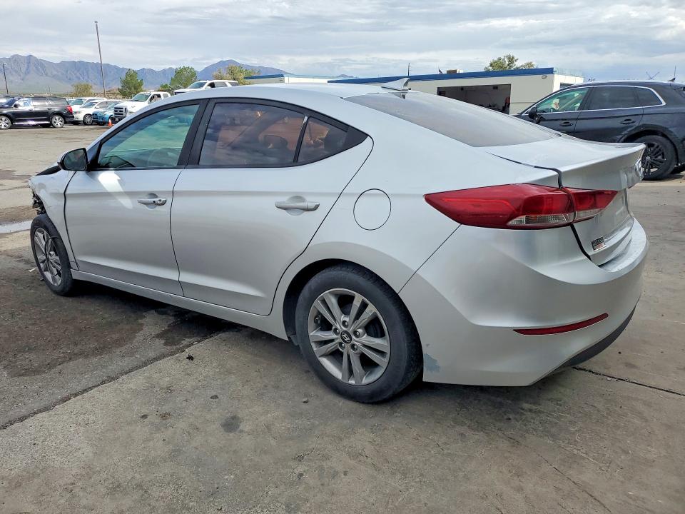 Снимка 2 от търг – 2017 HYUNDAI ELANTRA с VIN 5NPD84LF3HH196399