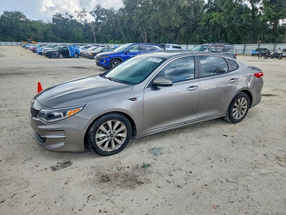Photo 1 from auction – 2018 KIA OPTIMA with VIN 5XXGT4L32JG251217