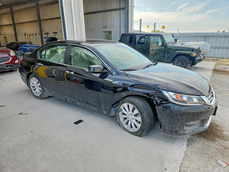 Снимка 4 от търг – 2015 HONDA ACCORD с VIN 1HGCR2F80FA035671