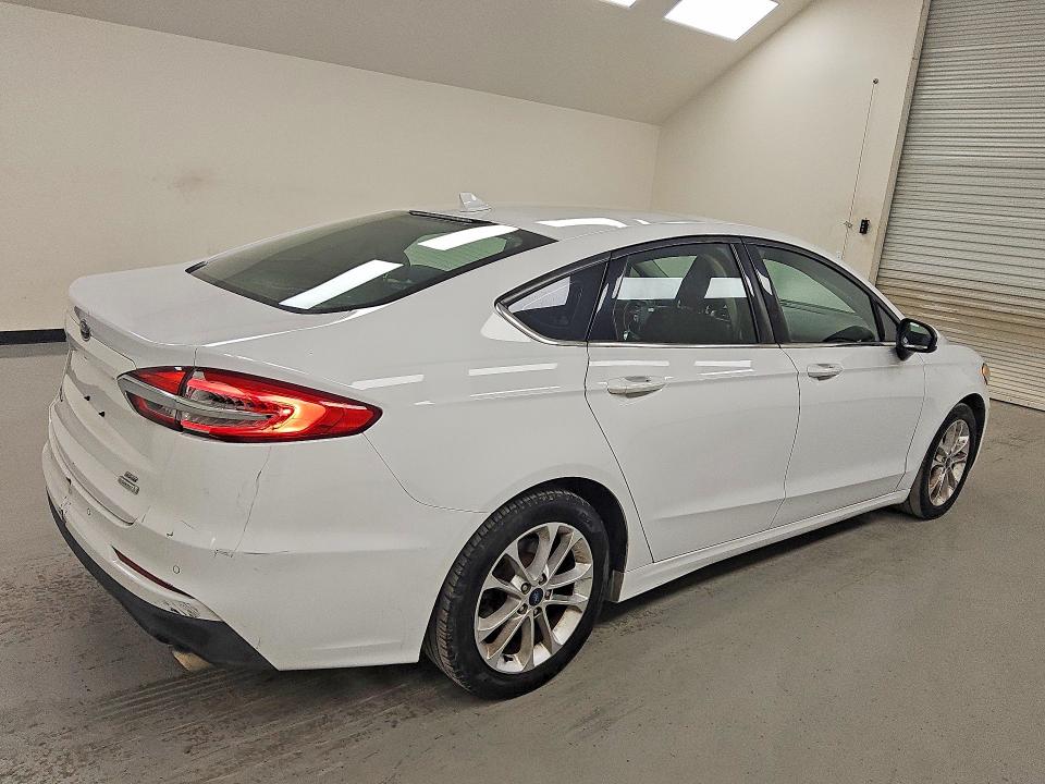 Photo 3 from auction – 2019 FORD FUSION with VIN 3FA6P0HD5KR282951