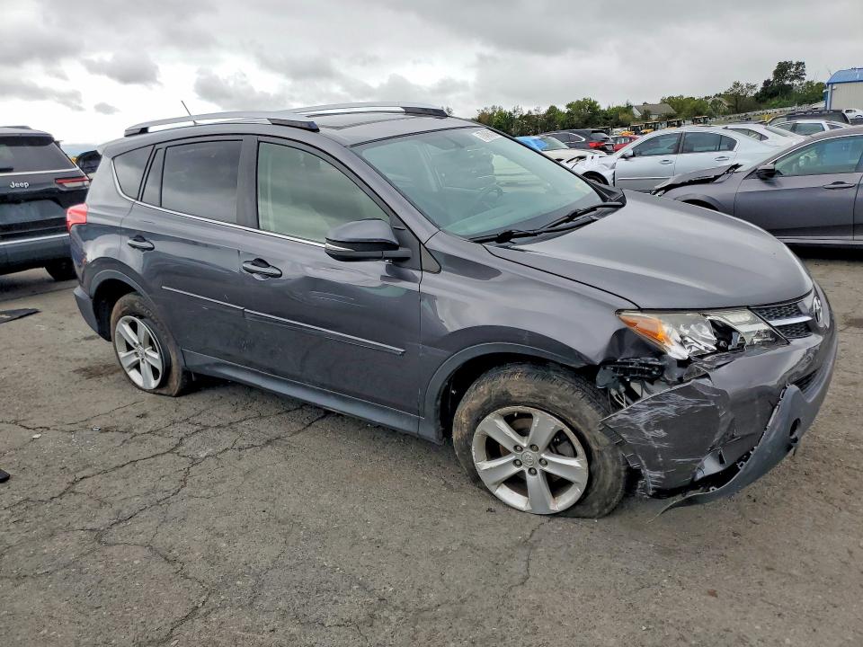 Photo 4 from auction – 2014 TOYOTA RAV4 with VIN JTMRFREV5EJ005730