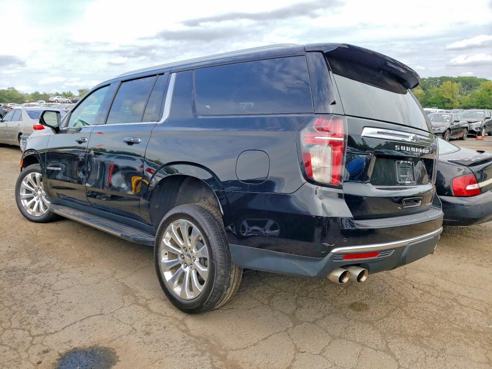 Photo 2 from auction – 2021 CHEVROLET SUBURBAN with VIN 1GNSKFKD2MR145149