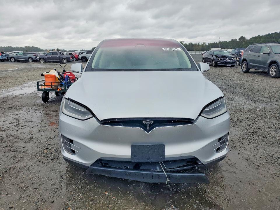 Снимка 5 от търг – 2017 TESLA MODEL X с VIN 5YJXCDE48HF056158