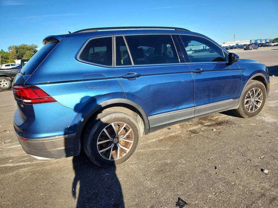 Снимка 3 от търг – 2018 VOLKSWAGEN TIGUAN с VIN 3VV3B7AX0JM003878
