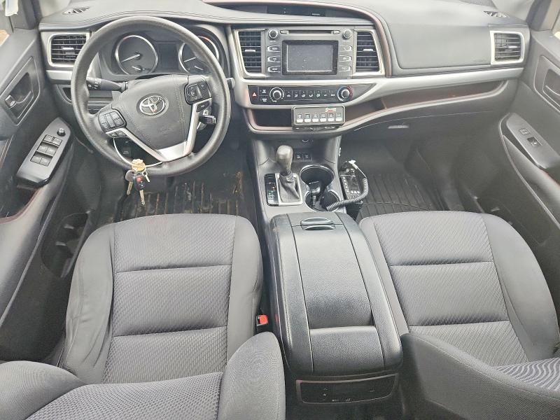 Photo 8 from auction – 2016 TOYOTA HIGHLANDER with VIN 5TDBKRFH6GS280079