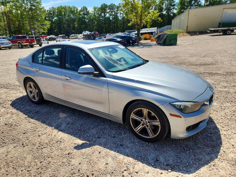 Photo 4 from auction – 2013 BMW 328 with VIN WBA3A5C55DF359052