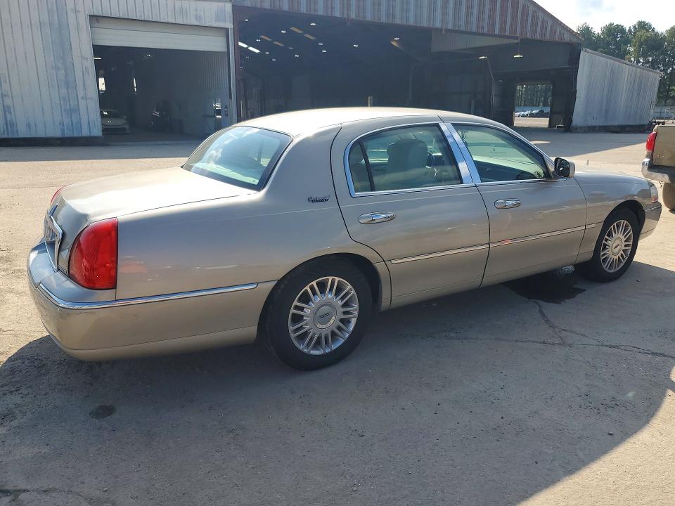 Photo 3 from auction – 2011 LINCOLN TOWN CAR with VIN 2LNBL8CV3BX761207