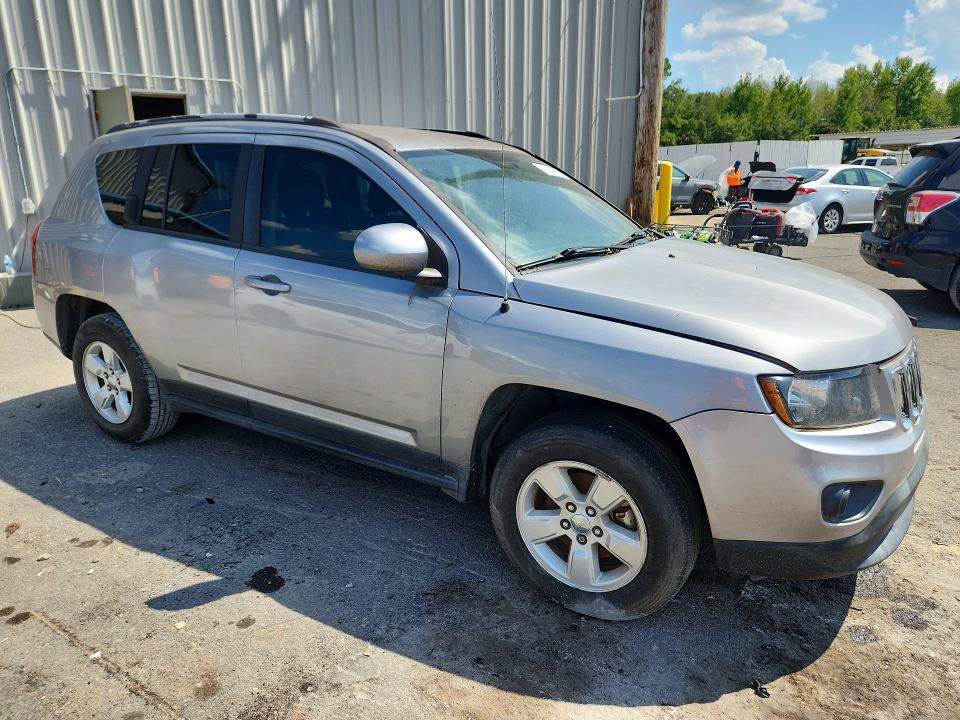 Foto 4 de la subasta – 2017 JEEP COMPASS con VIN 1C4NJCEA1HD151620