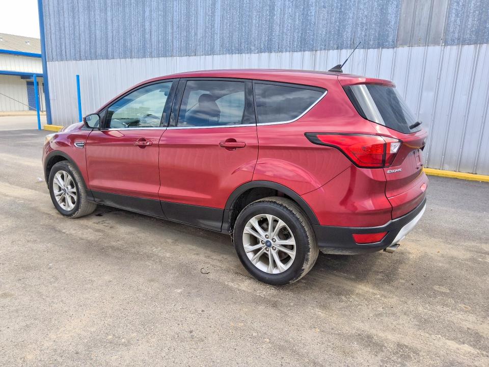Photo 2 from auction – 2019 FORD ESCAPE with VIN 1FMCU0GD5KUB34651