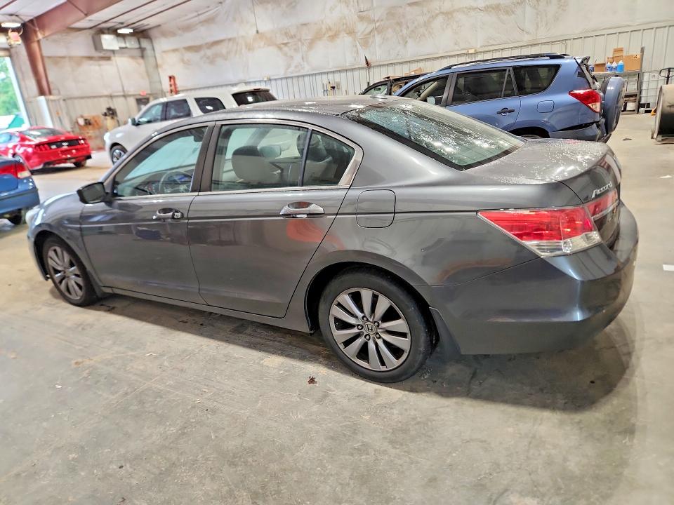 Photo 2 from auction – 2011 HONDA ACCORD with VIN 1HGCP2F82BA072463
