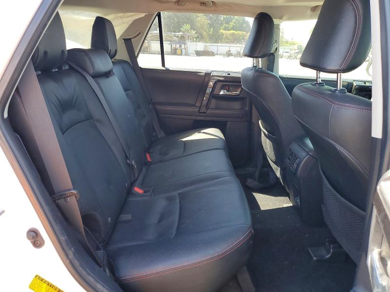 Photo 11 from auction – 2020 TOYOTA 4RUNNER with VIN JTEBU5JRXL5782074
