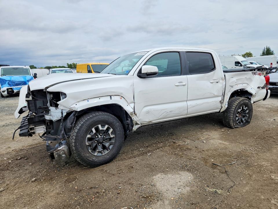 TOYOTA TACOMA 2016 with VIN 3TMCZ5AN2GM042610 - Photo from auction