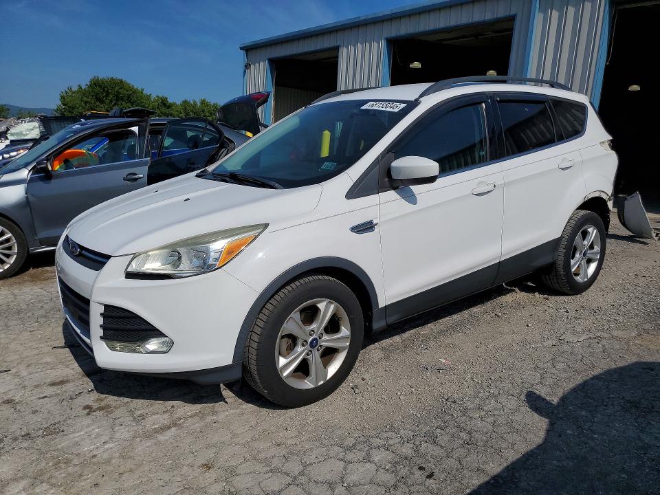 FORD ESCAPE 2015 مع رقم تعريف المركبة 1FMCU0GX3FUB47737 - صورة من المزاد