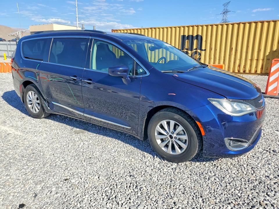 Zdjęcie 4 z aukcji – 2017 CHRYSLER PACIFICA z VIN 2C4RC1BG2HR743730