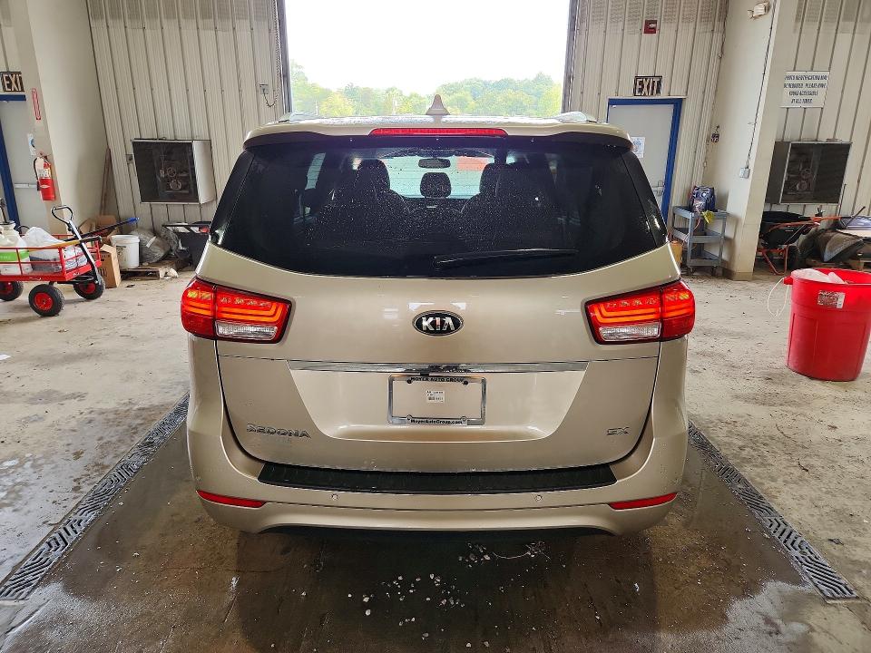 Photo 6 from auction – 2015 KIA SEDONA with VIN KNDMC5C18F6019640