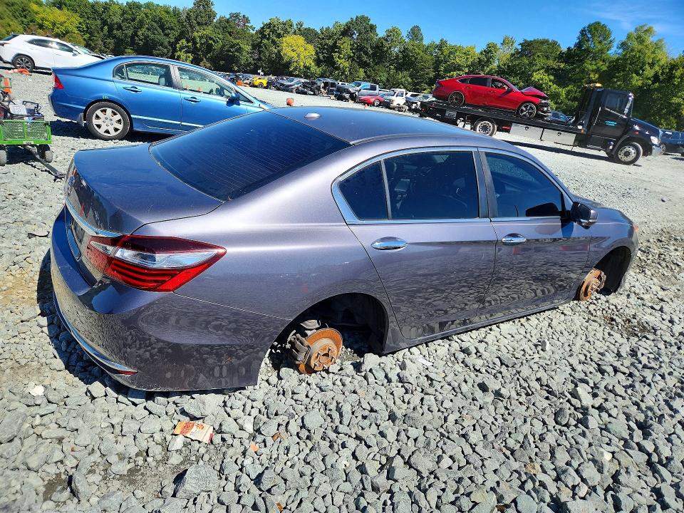 Photo 3 from auction – 2017 HONDA ACCORD with VIN 1HGCR2F72HA095235